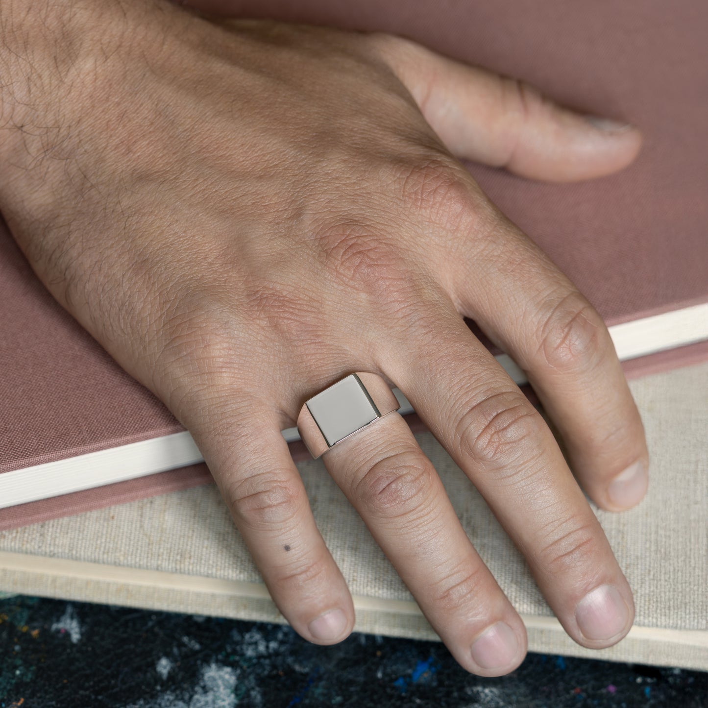 Fabio Signet ring 925 silver sølv solid polished blank signetring round square classic feminine masculine maskulin feminin klassisk chunky massiv minimal simple simpel modern timeless handcraftedcph handcrafted jewelry Copenhagen handmade danish design 