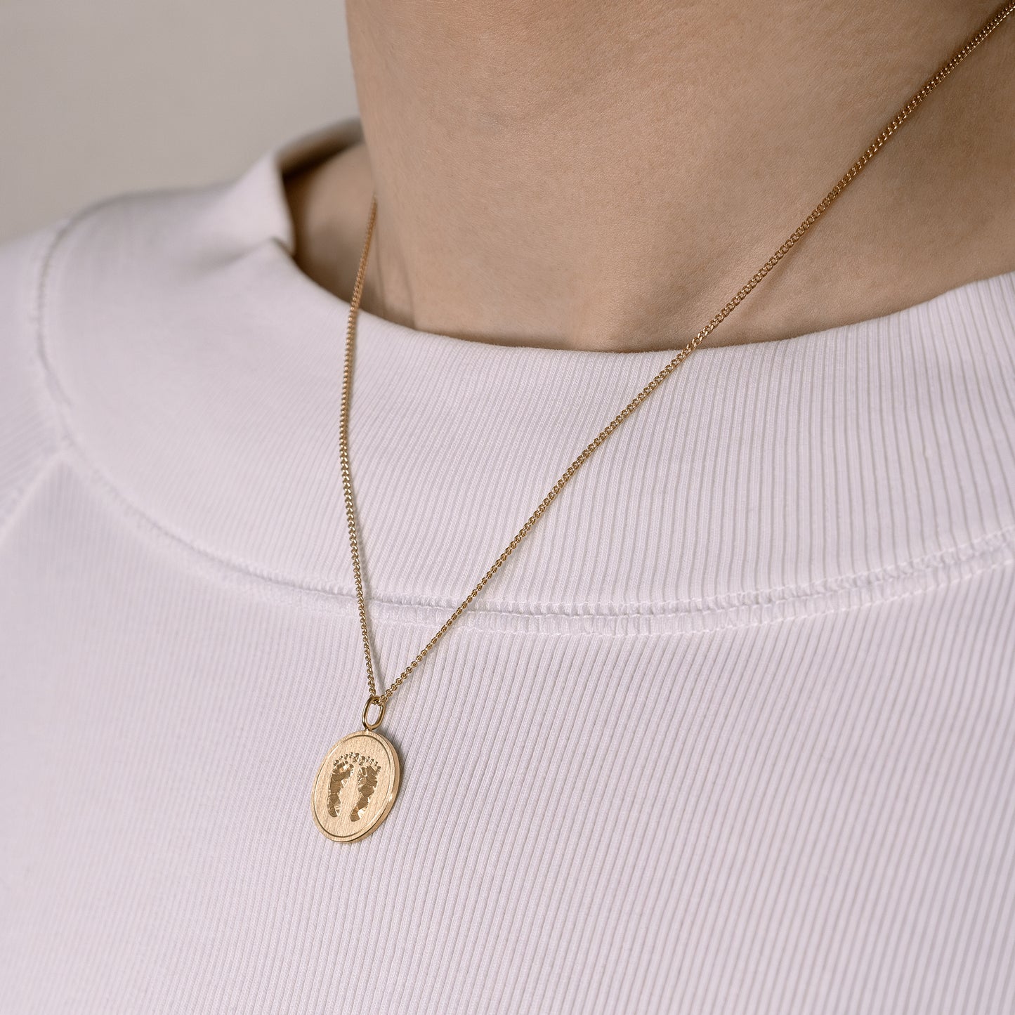 pendant, vedhæng, silver, sølv, goldplated, forgyldt, gave, gift, dåbsgave, baptism, jewelry, smykke, halskæde, necklace, engraving, gravering, personal, personlig