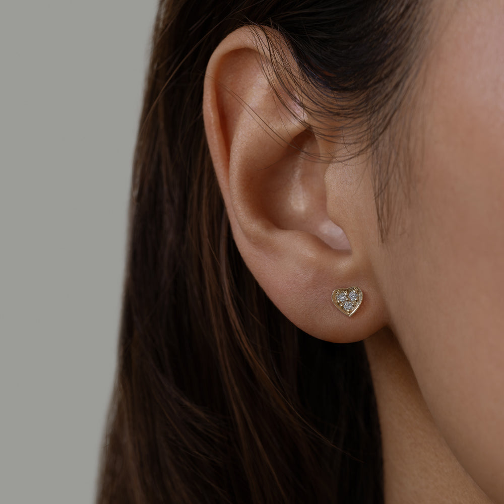 9k gold, 9k guld, guld øreringe, øreringe, ear studs, gold ear studs, lab-diamond, diamanter, hjerte, hjerteformet, heart, heart shaped, gift, gaveide, gave, girly, 