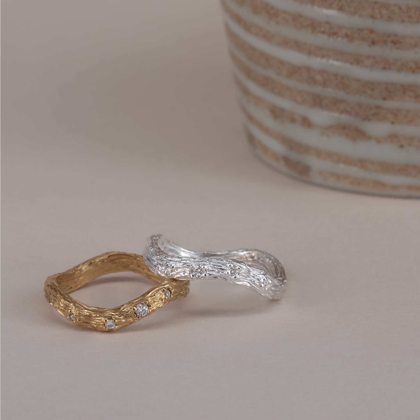 Lula ring 925 silver gold plated guldbelagt sølv feminine simple simpel krystal crystals molten tekstur textured organic stones handcraftedcph handcrafted jewelry copenhagen handmade danish design contemporary  