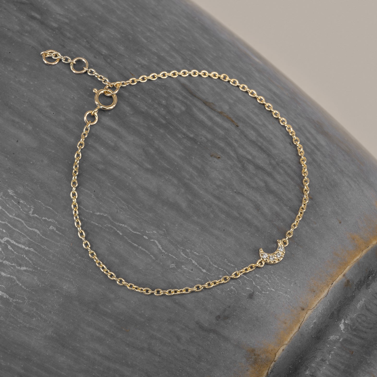 Luna Bracelet 375 9k solid gold massivt guld white sapphire hvid safir moon måne armbånd HandcraftedCPH handcrafted handmade Copenhagen Danish design dainty cute feminine feminin diamond cut kæde 