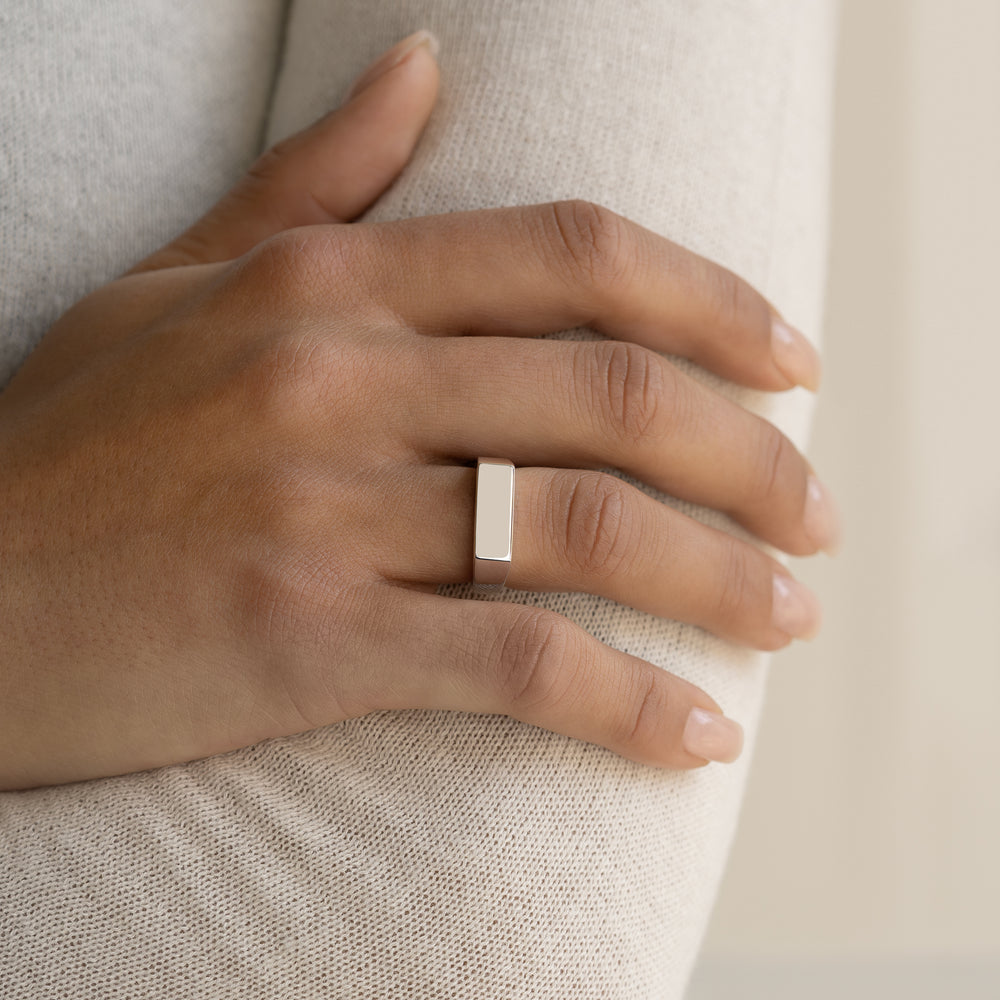 Martino Signet ring 925 silver sølv solid polished blank signetring round square classic feminine masculine maskulin feminin klassisk chunky massiv minimal simple simpel modern timeless handcraftedcph handcrafted jewelry Copenhagen handmade danish design 