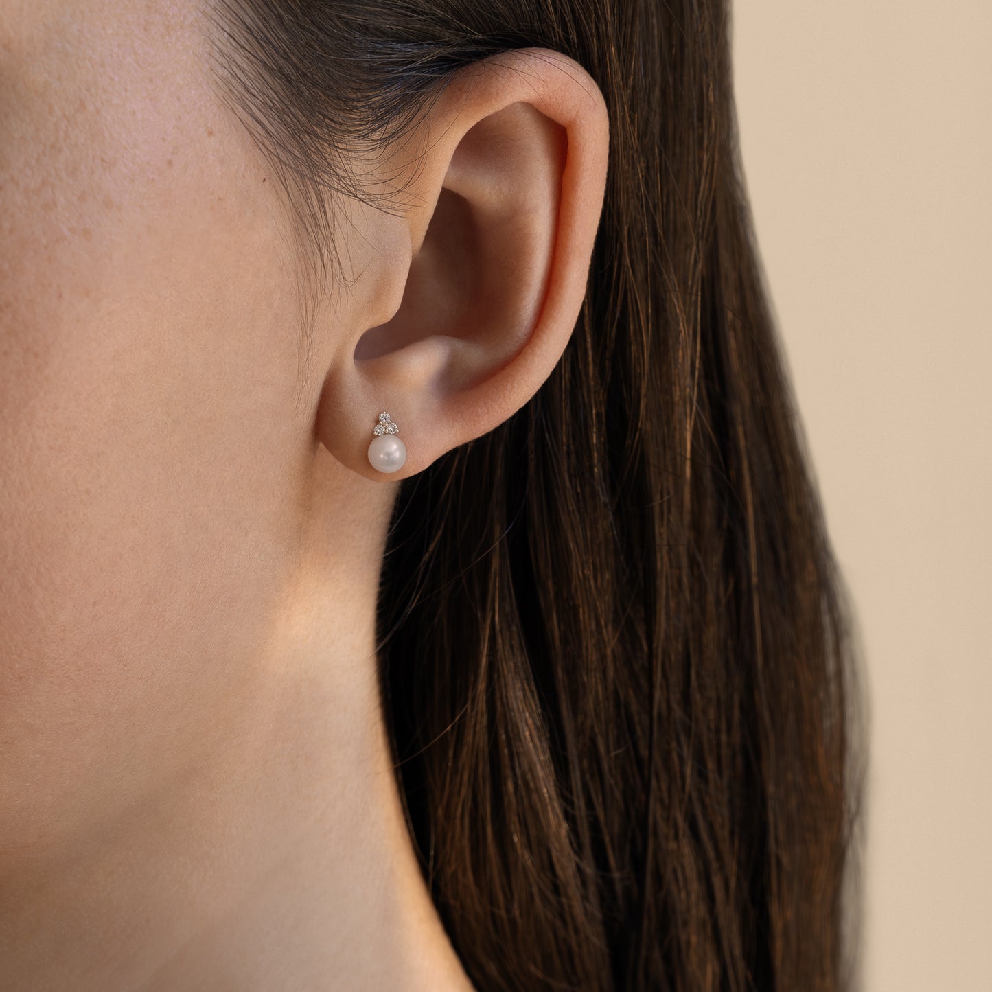 ear studs, ørestikker, øreringe, earrings, freshwater pearl, lab diamonds, diamonds, diamanter, laboratorie diamanter, classic design, klassisk design, smykke, smykker, jewelry, 