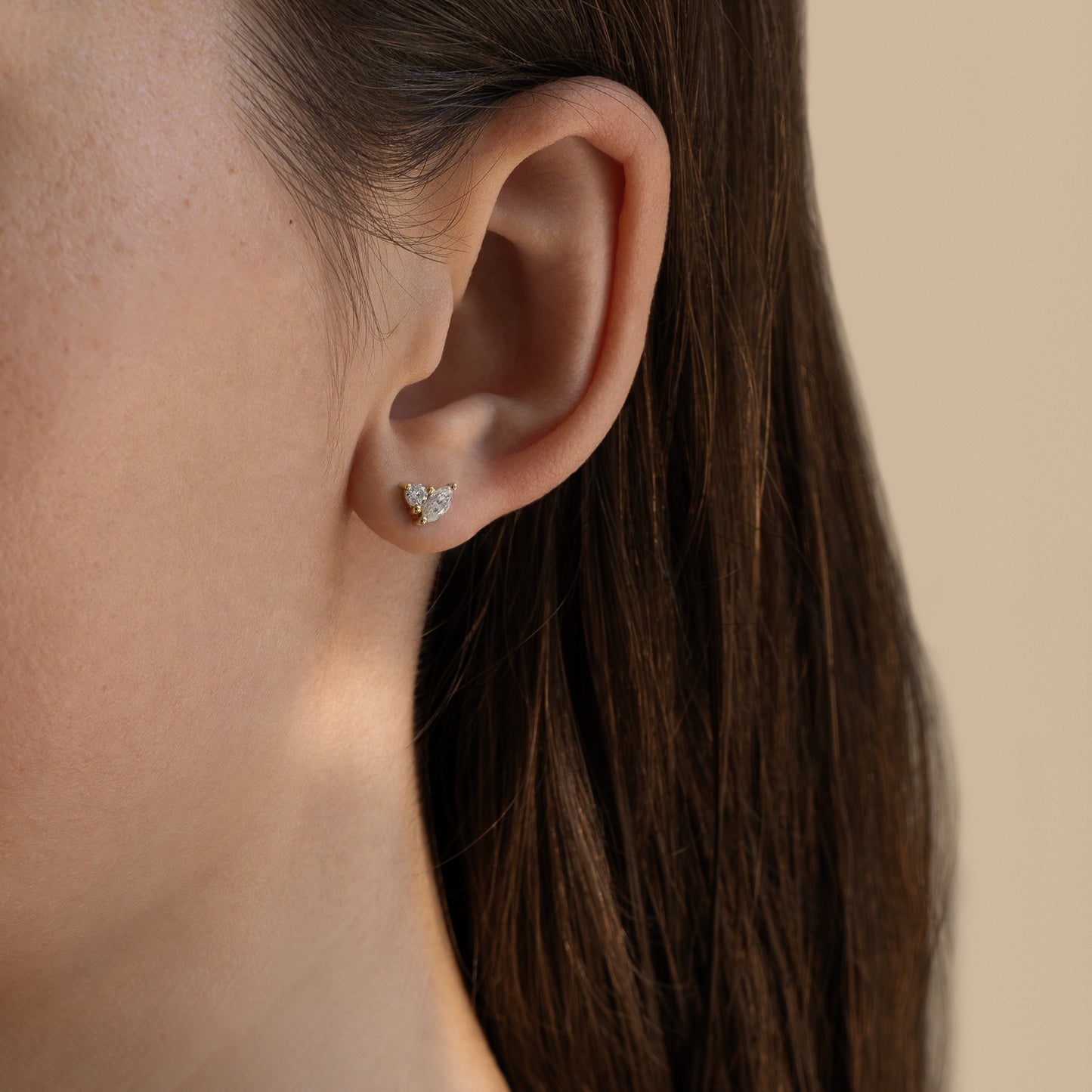 toi-et-moi earstuds øreringe ørestikker gemstones moissanite jewelry smykker smykke 9k gold guld 9 karat guld 