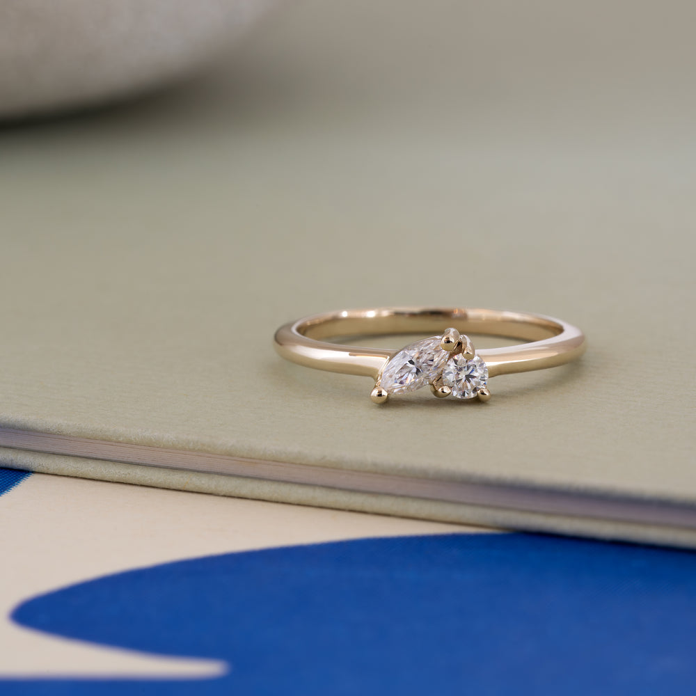 toi-et-moi ring wedding engagement ring bryllup forlovelse klassisk design classic design gemstones smykke smykker jewelry 