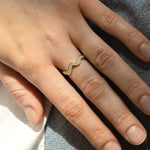 Wilma Ring 375 9k solid gold massivt guld wavy buet klassisk moissanite sten handcraftedcph handcrafted jewelry copenhagen handmade danish design contemporary simple dainty eternity stones