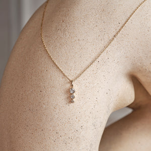 Alaia pendant solid gold massiv guld pendant trilogi safir white sapphire handcraftedcph