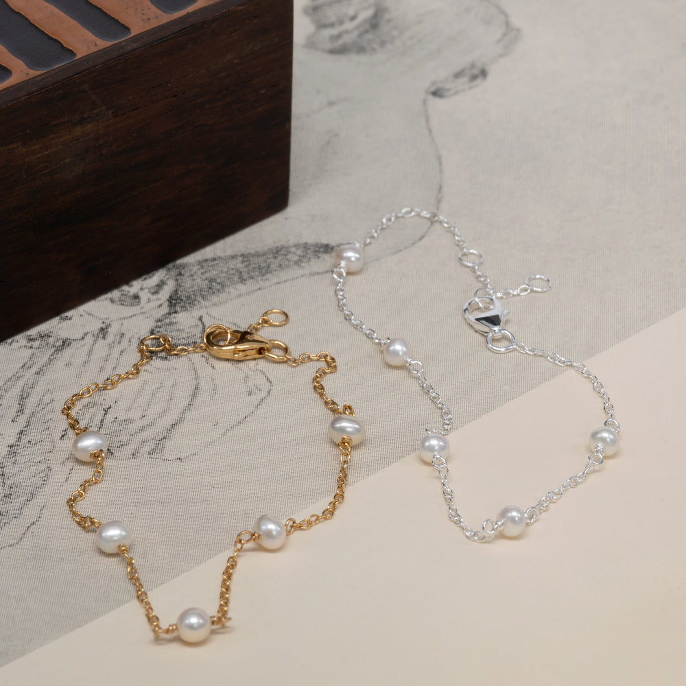 
                  
                    Alberta pearl bracelet Handcraftedcph 18k gold plated 925 sterling silver forgyldt sølv handcrafted handmade freshwater pearl ferskvandsperler perlearmbånd armbånd
                  
                
