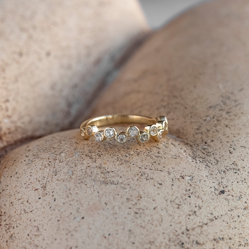 
                  
                    Ava ring 9k solid gold massiv guld white sapphire hvid safir bezel set assymetric cluster handcraftedcph
                  
                
