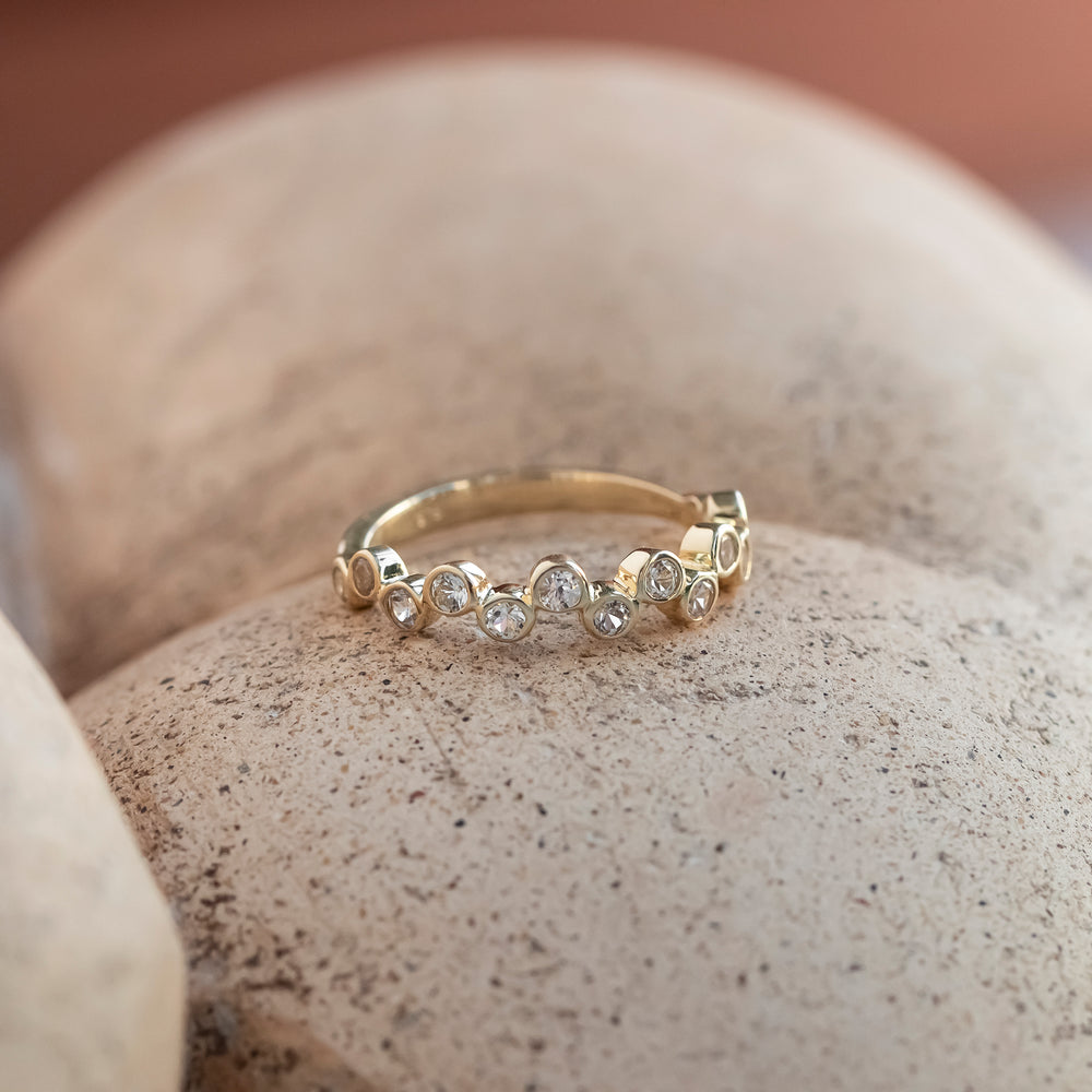 
                  
                    Ava ring 9k solid gold massiv guld white sapphire hvid safir bezel set assymetric cluster handcraftedcph
                  
                