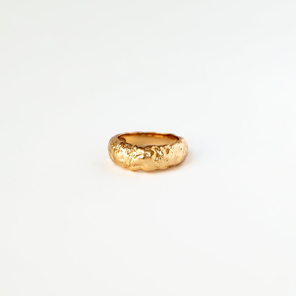 
                      
                        ada dome ring molten melted organic cast ring silver 18k gold plated sølv forgyldt organisk smeltet støbt ring håndlavet handmade handcraftedcph danish design.
                      
                    