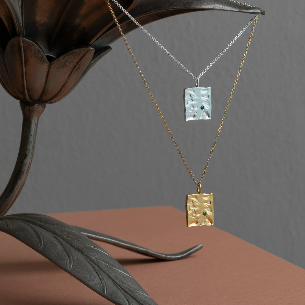 edgy pendant green handcraftedcph organic melted molten texture crystal zirconia zirkon sterling silver 18k gold plated sølv forgyldt vedhæng halskæde necklace danish design handcrafted minimal