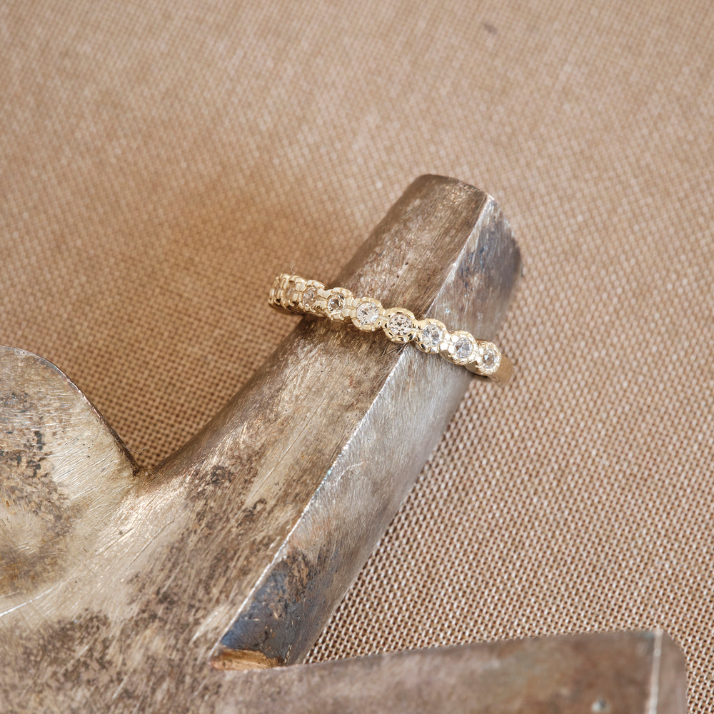 
                  
                    sapphire eternity ring safir alliancering 9k massiv guld solid gold handmade simple handcraftedcph white simple
                  
                