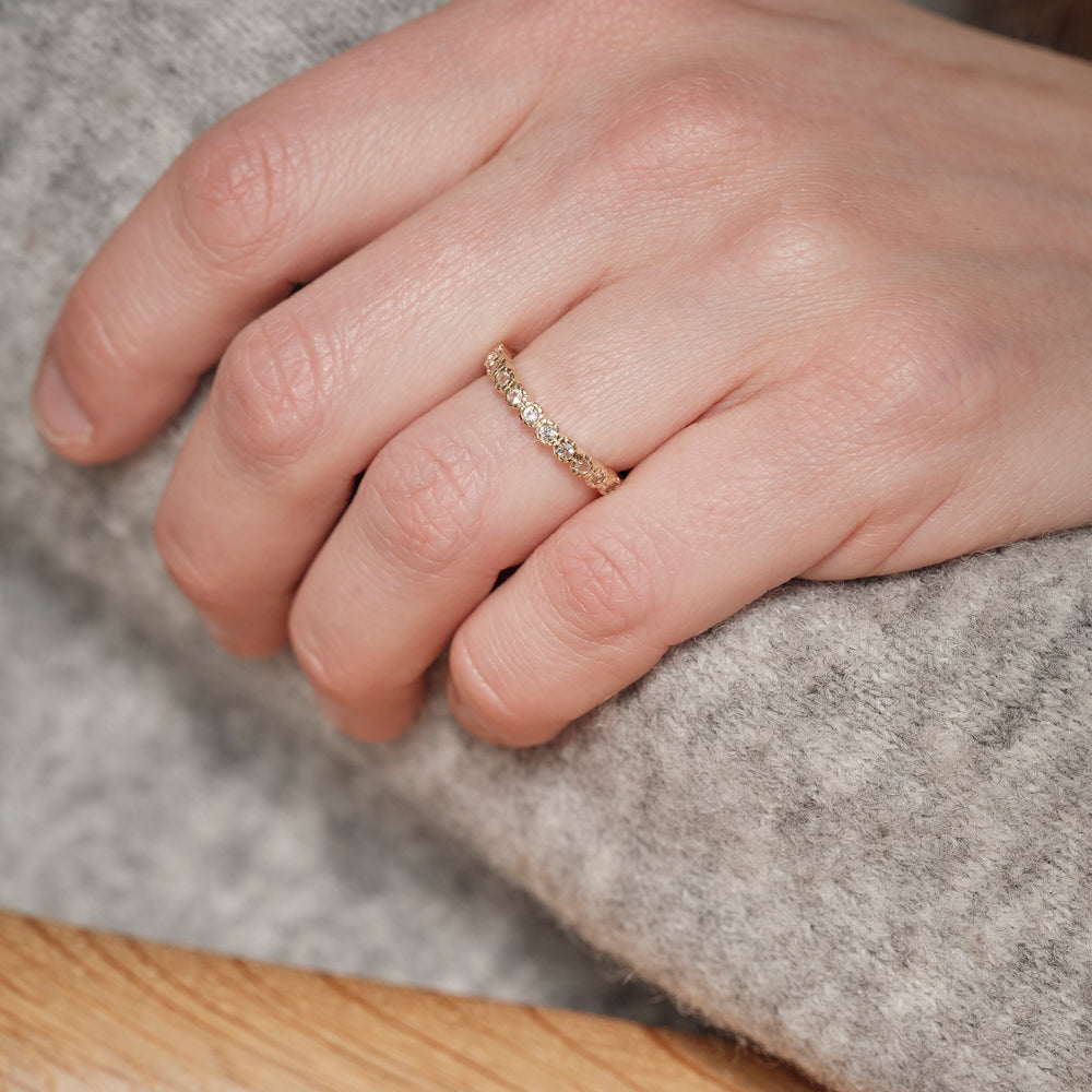 sapphire eternity ring safir alliancering 9k massiv guld solid gold handmade simple handcraftedcph white simple